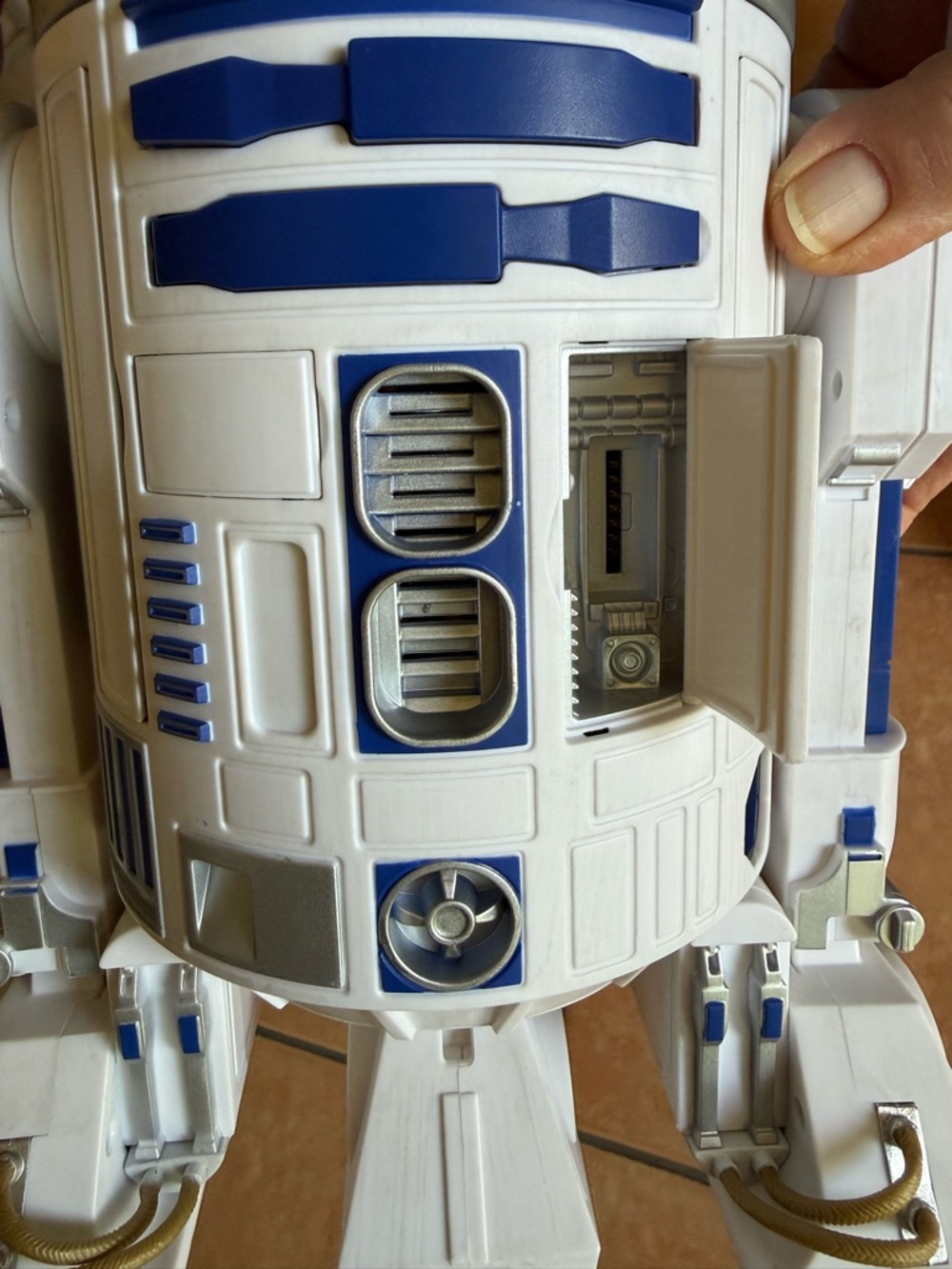 R2-D2 Interactive Remote Control Droid - White & Blue - Picture 4 of 12